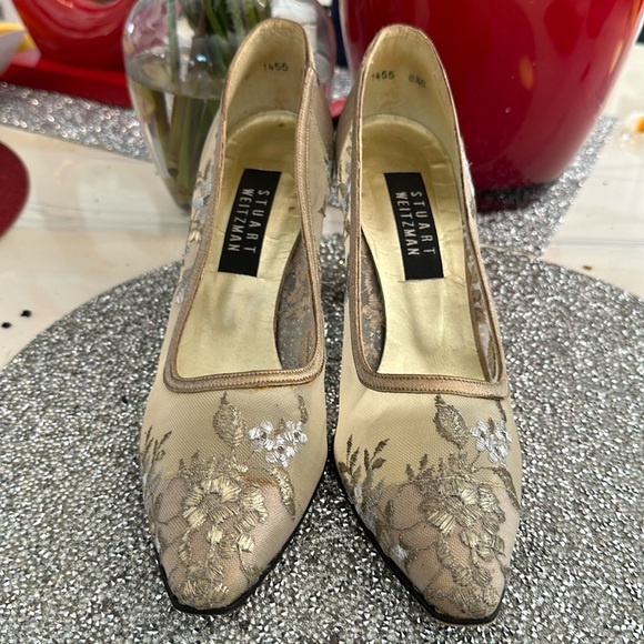 Women’s Vintage Stuart Weitzman Gold Flower Thick heel Sz 8 1/2 - Picture 3 of 11